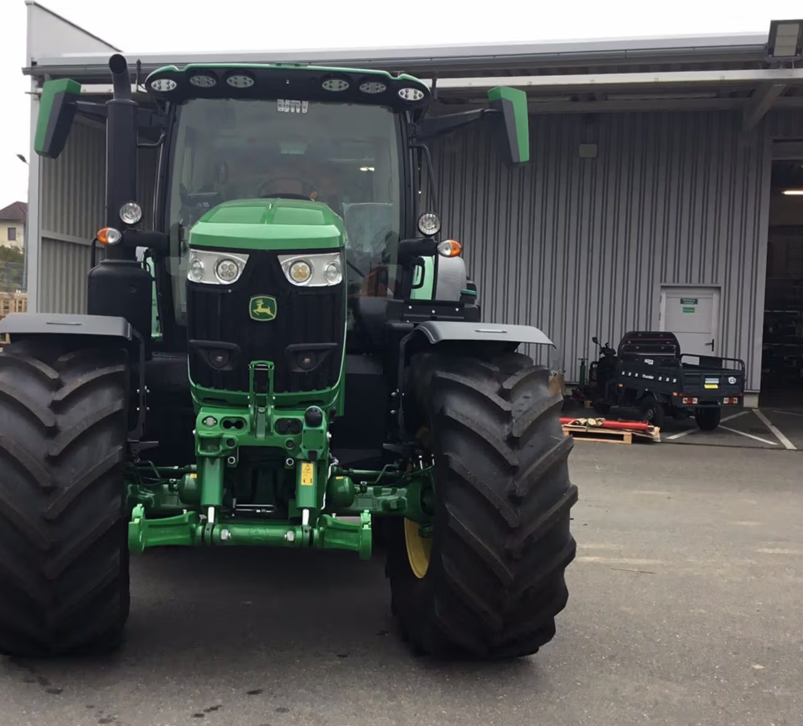 John Deere 6R 215