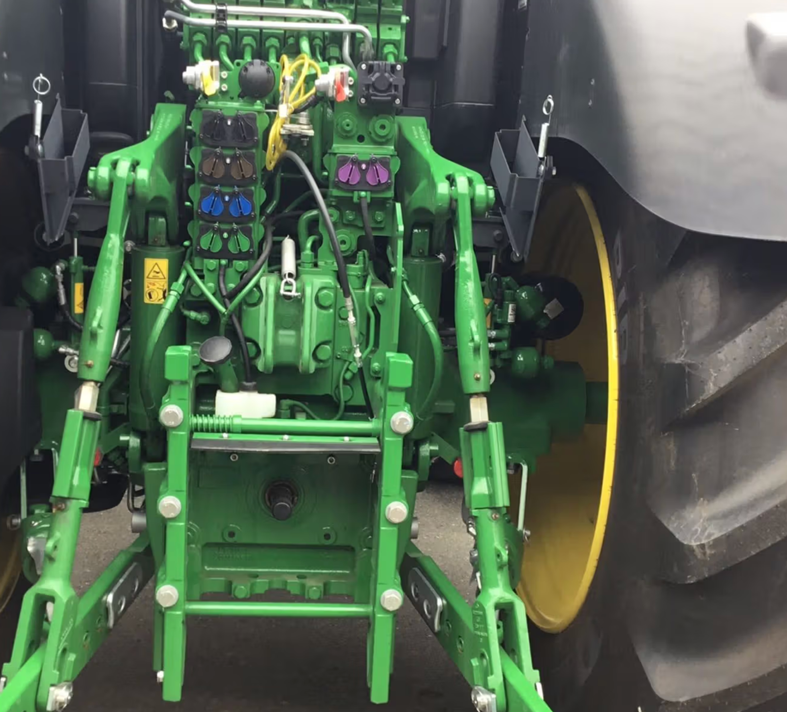 John Deere 6R 215 - Image 4