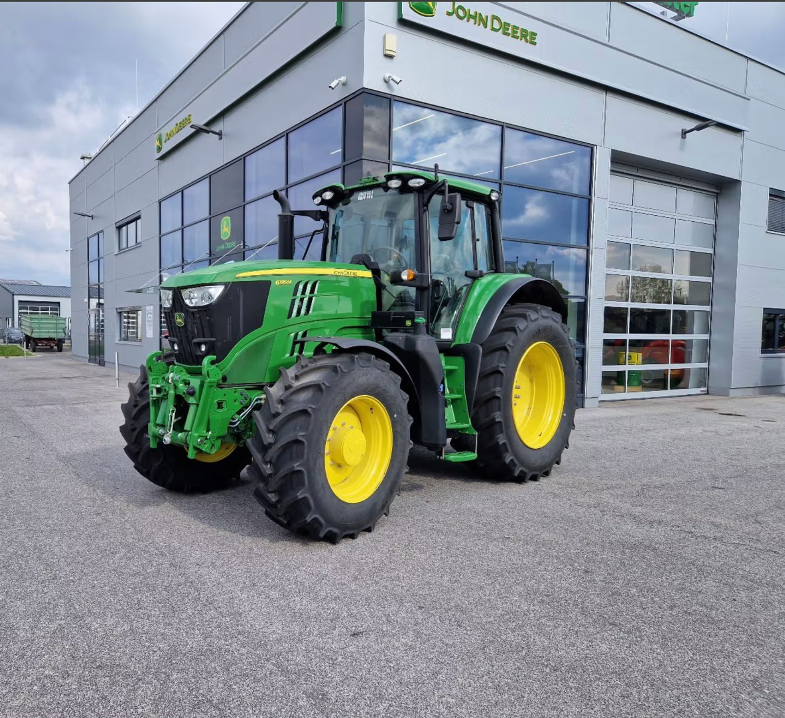 John Deere 6195M