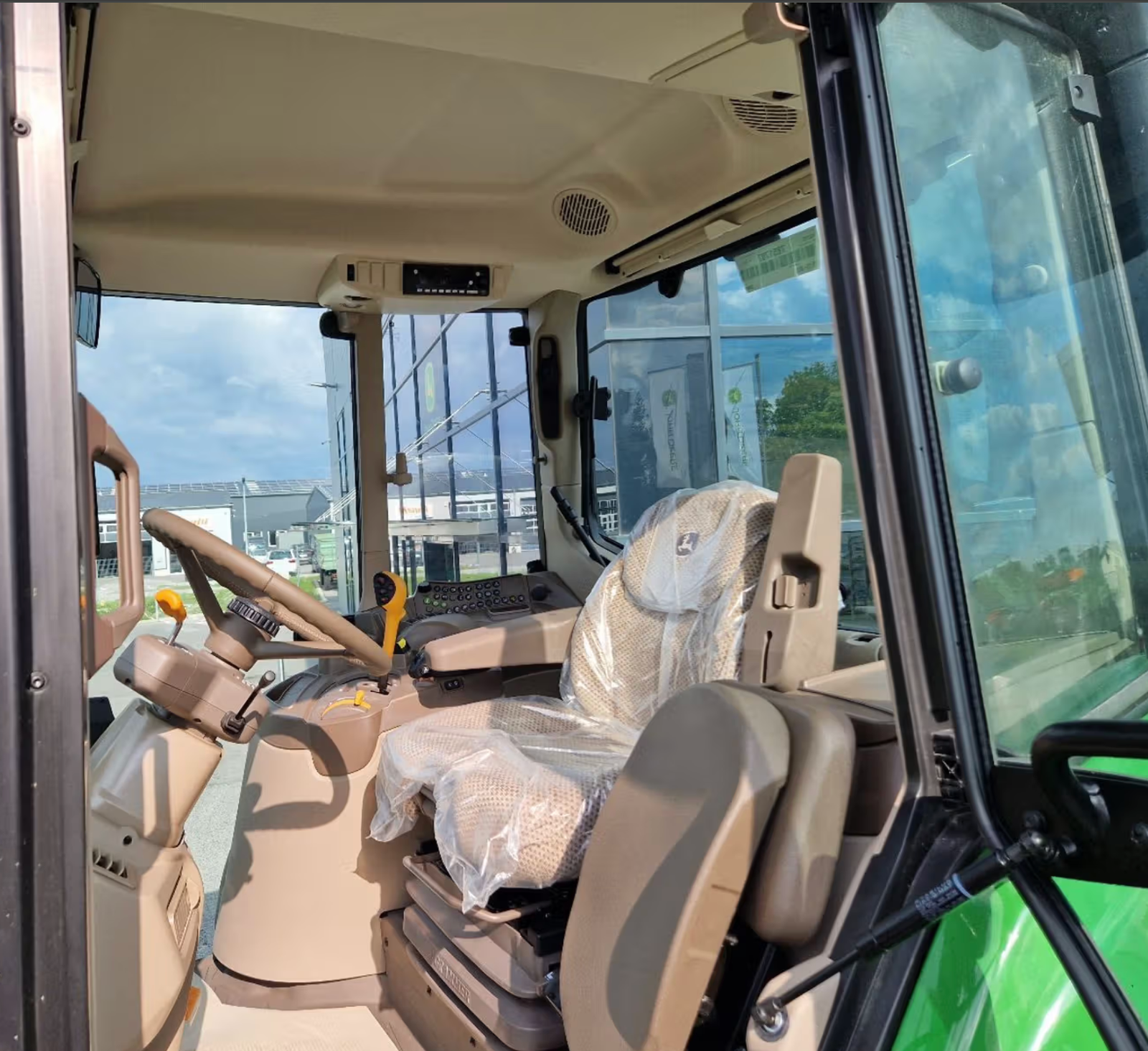 John Deere 6195M - Image 8