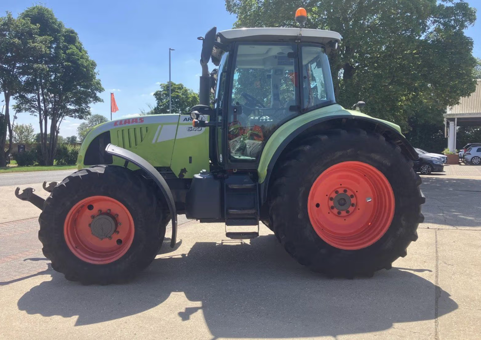 Claas Arion 640 tractor