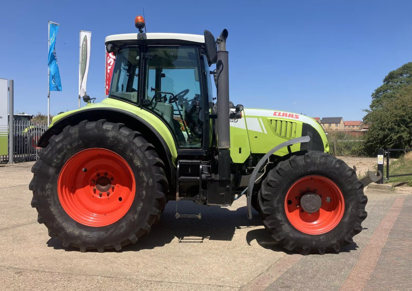Claas Arion 640 tractor