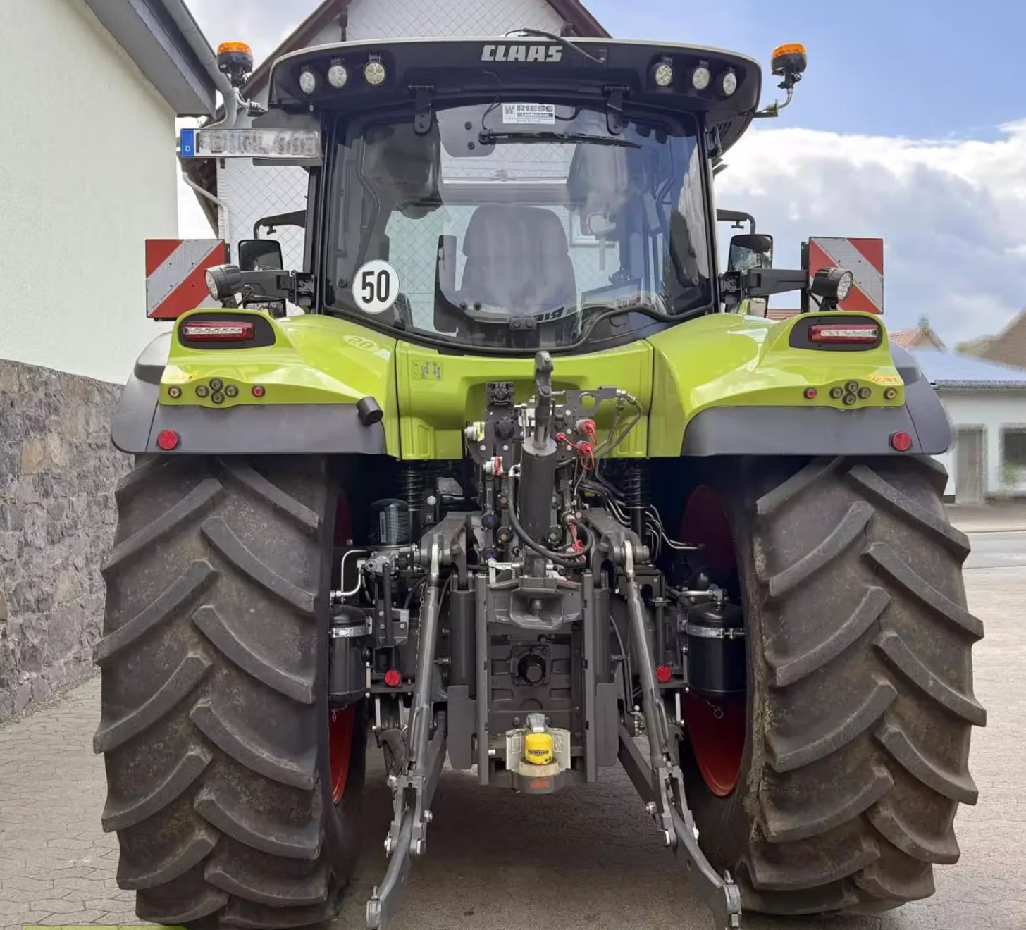 Claas Arion 660 CMATIC CEBIS tractor
