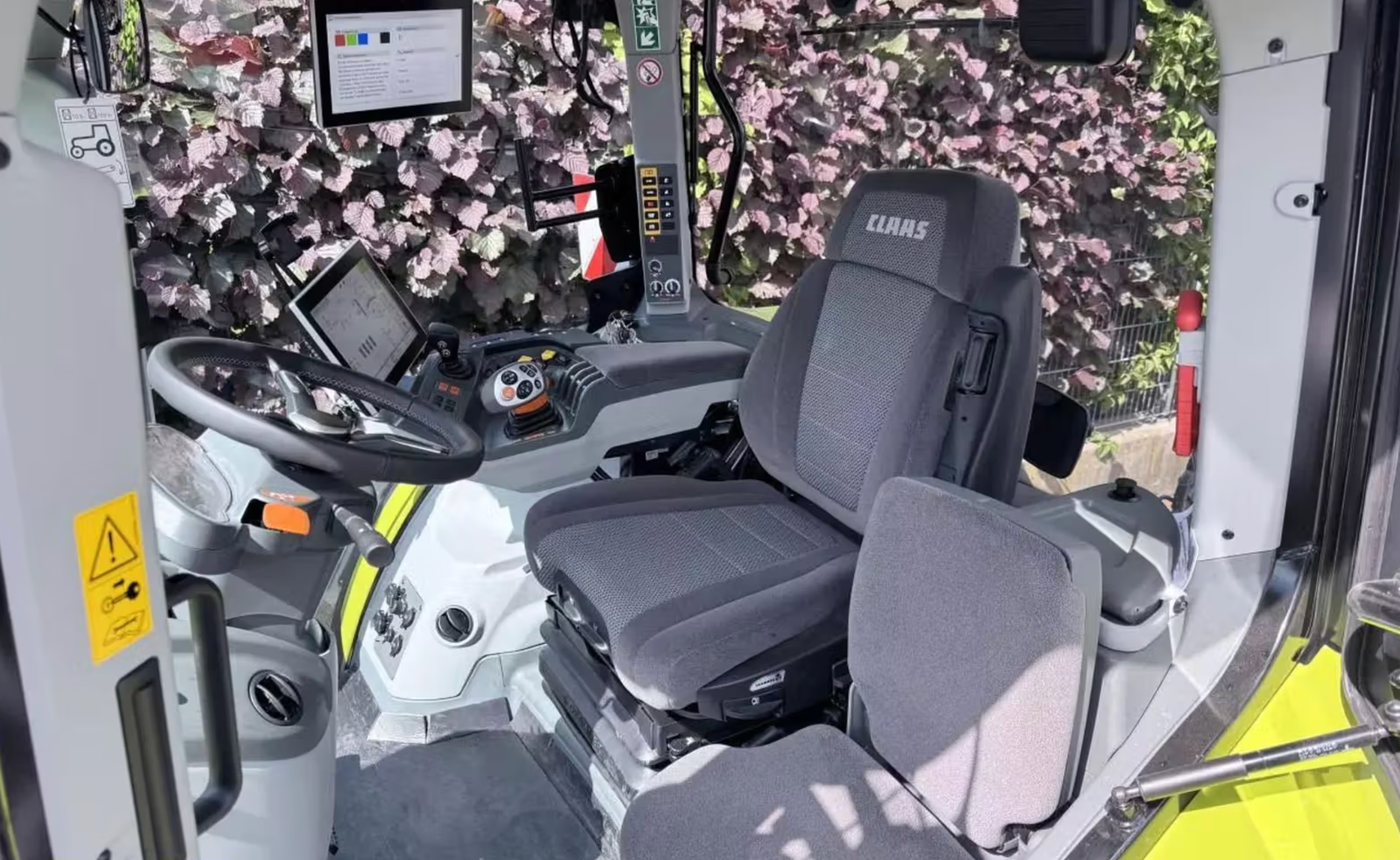 Claas Arion 660 CMATIC CEBIS tractor