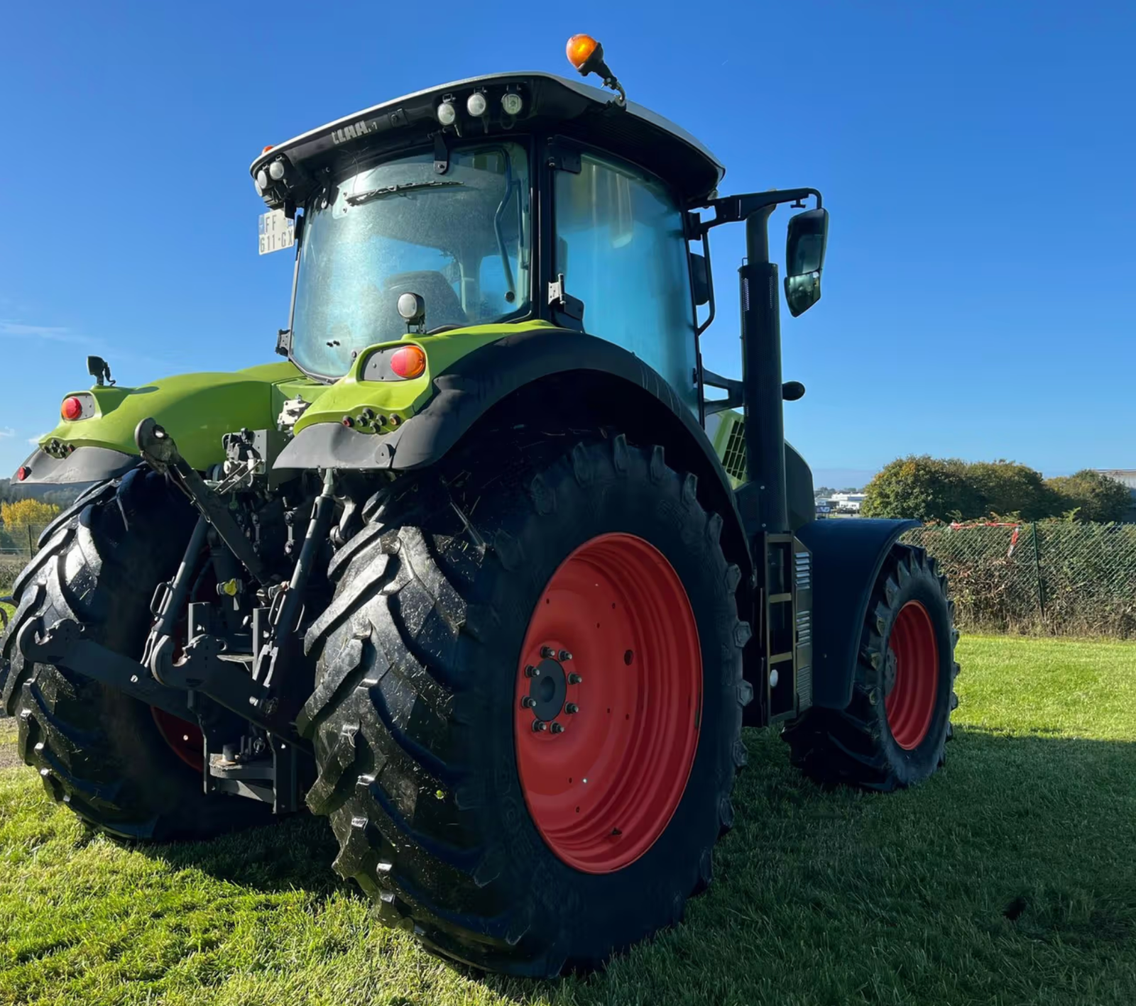 Claas Axion 810 CMATIC tractor