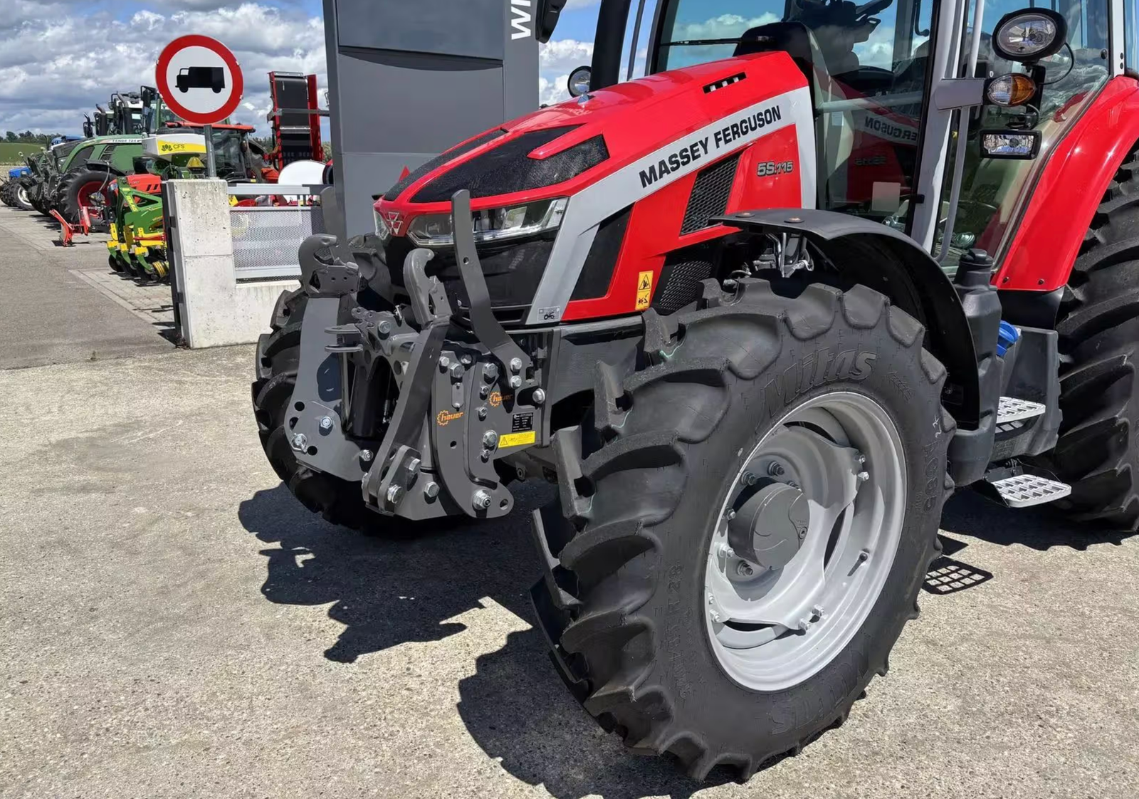 Massey Ferguson 5S.115